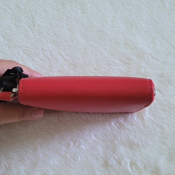 Laura Di Maggio Red❤ Zip Around Card💳 Case - NWT - Picture 9 of 16